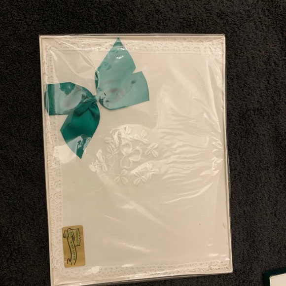 Irish Linen Table Runner - Picture 8 of 8